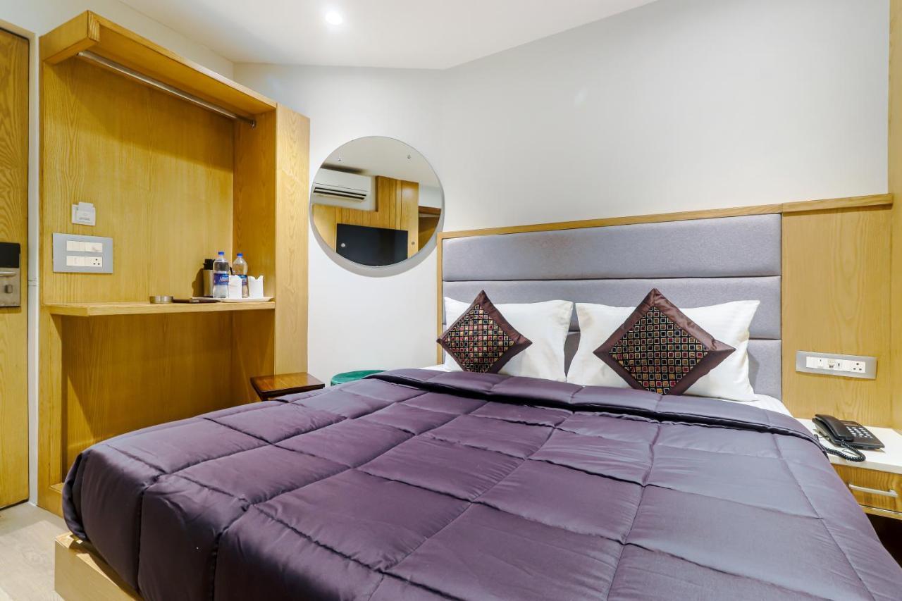 Hotel Bricks, Karol Bagh, New Delhi Exterior photo